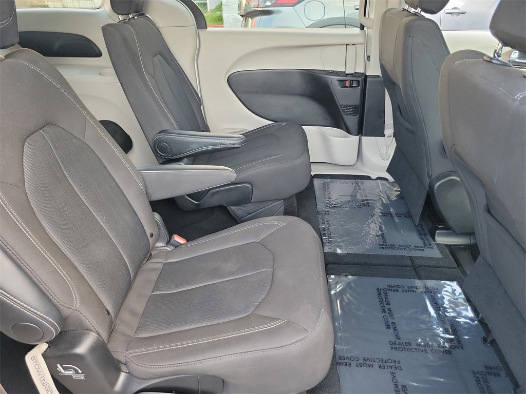 Used 2024 Chrysler Voyager LX image 18