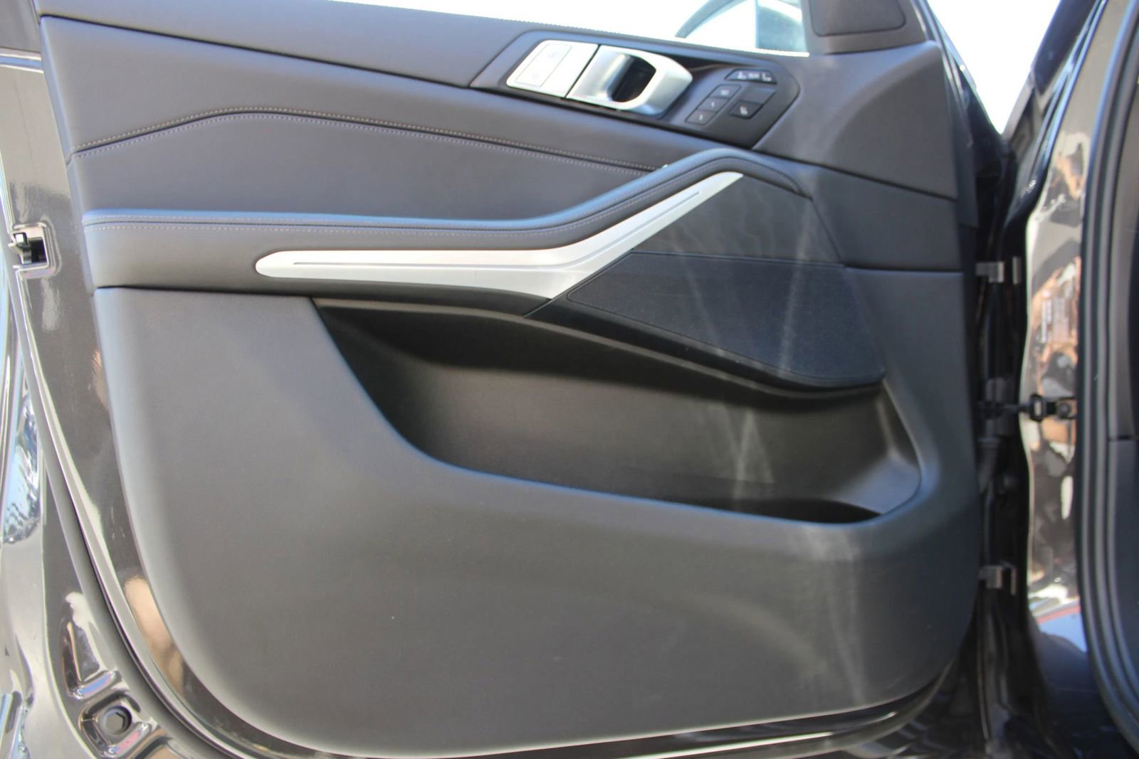 Used 2022 BMW X7 xDrive40i w/ Premium Package image 6