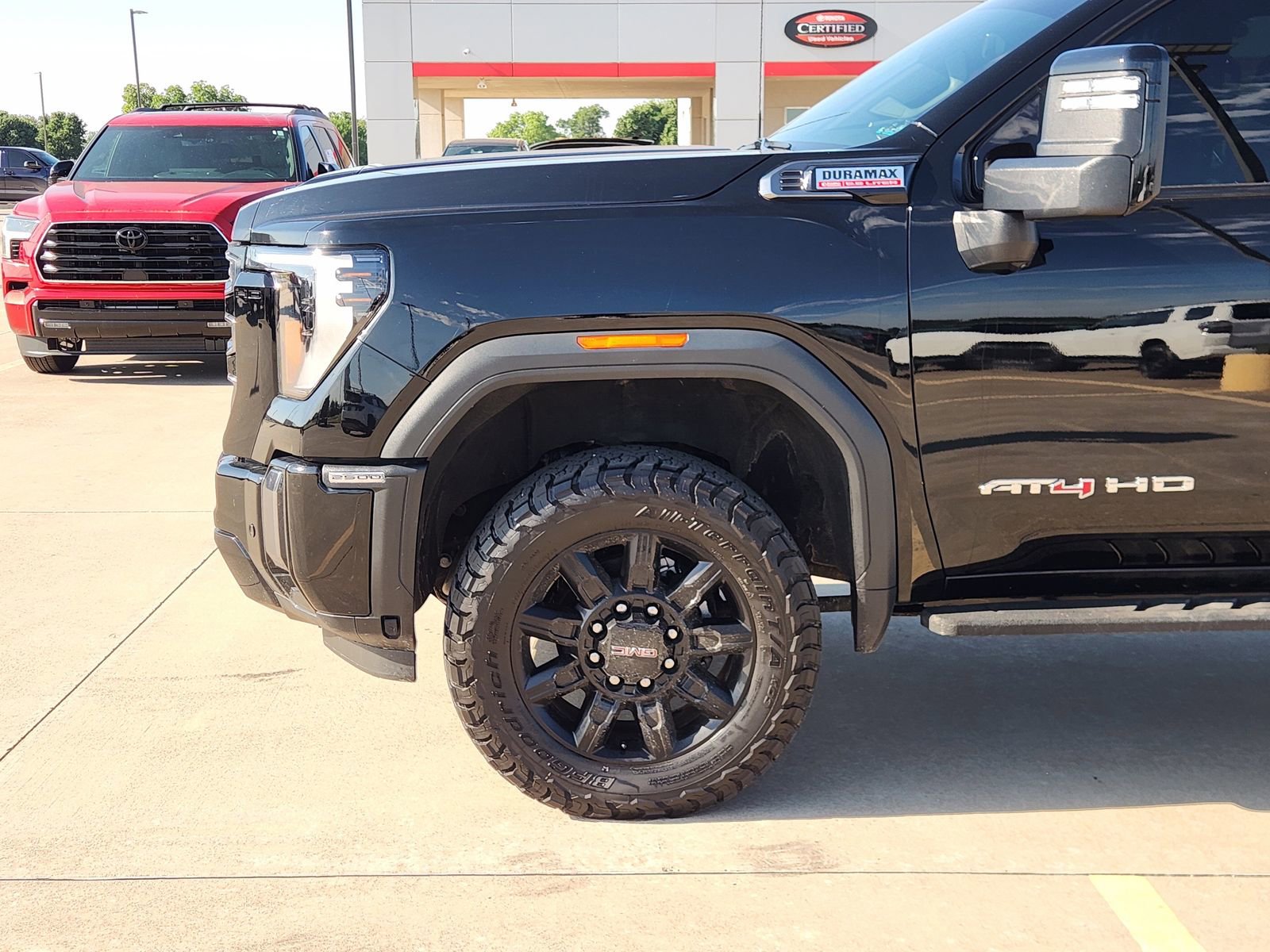 Used 2024 GMC Sierra 2500 AT4 w/ Technology Package AWD/4WD image 9
