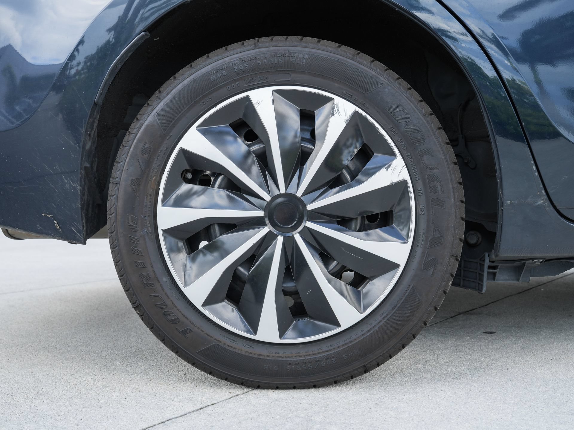 Used 2019 Toyota Corolla LE FWD image 13