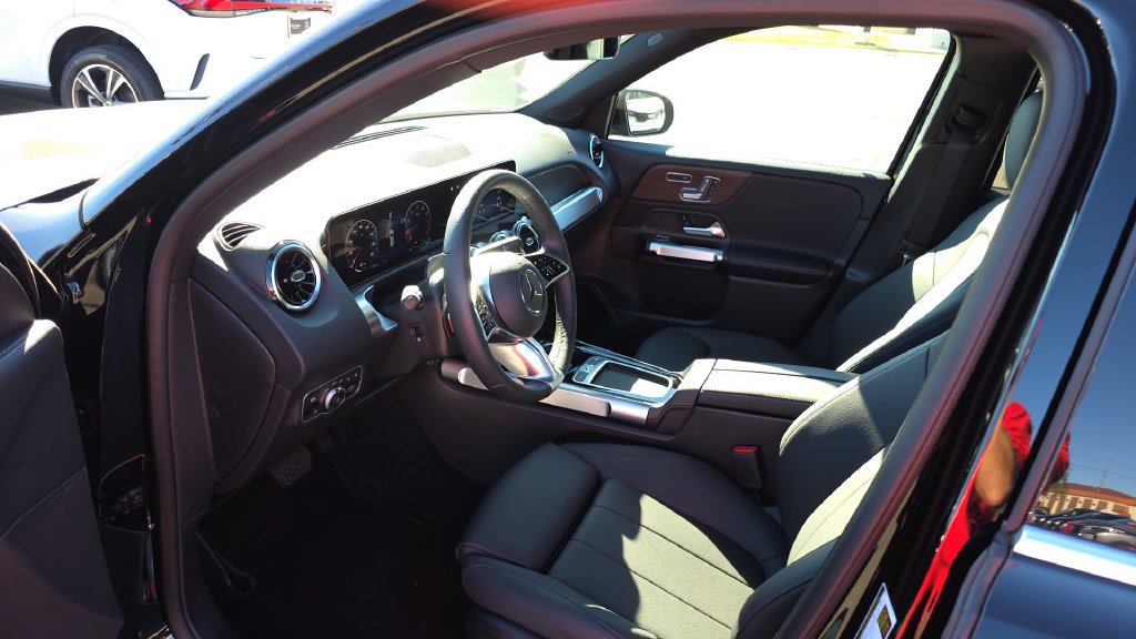 Certified 2025 Mercedes-Benz GLB 250 4MATIC image 22