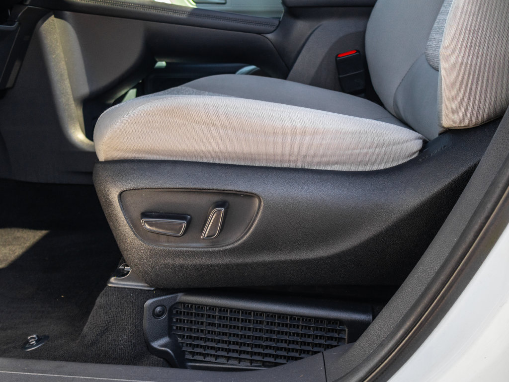 Certified 2024 Toyota Sienna LE w/ LE Plus Package FWD image 14