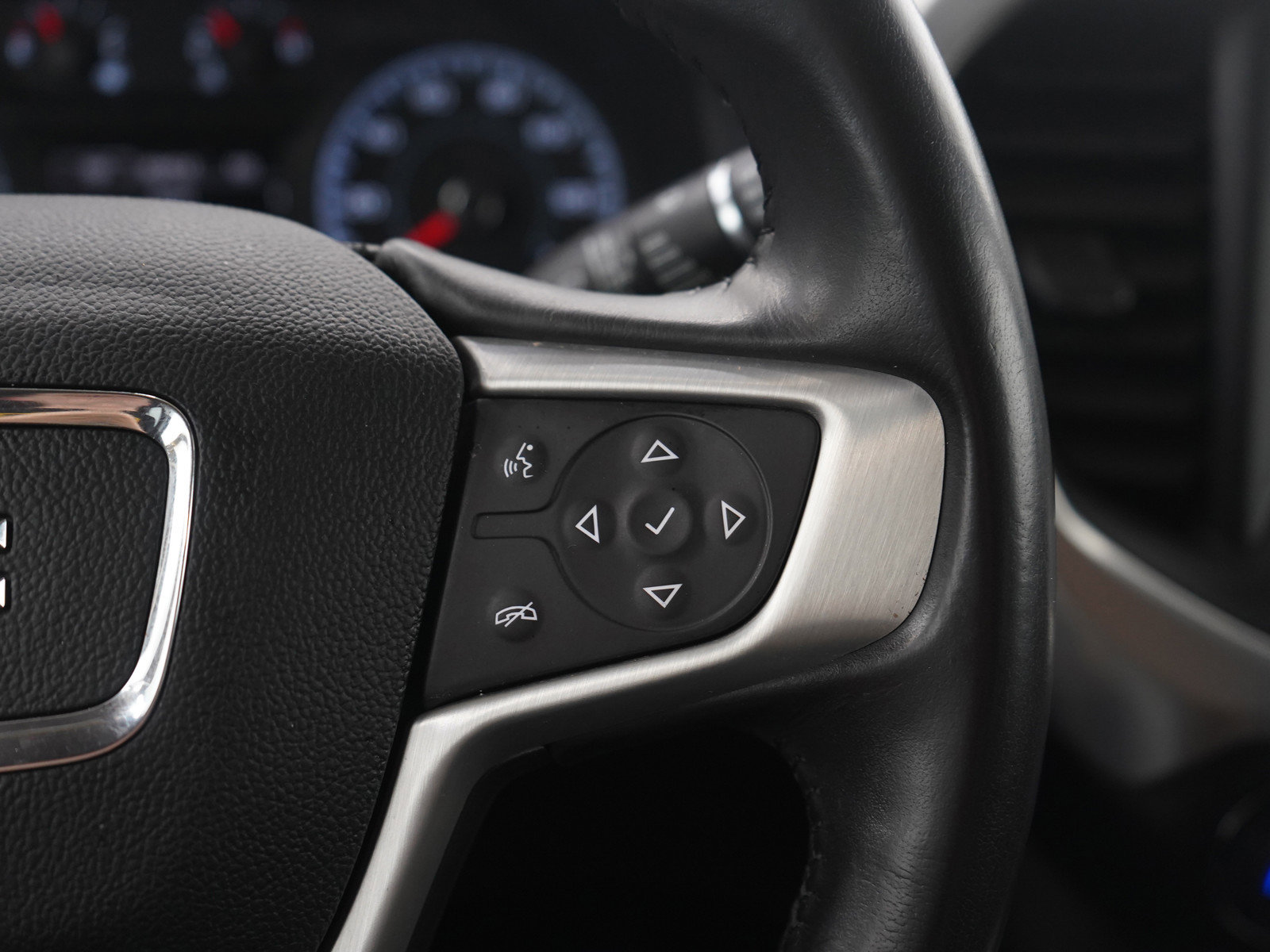 Used 2019 GMC Acadia SLE image 28