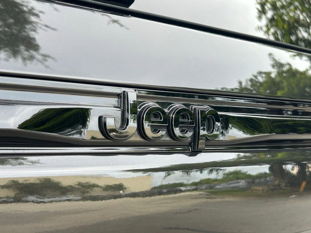 Certified 2024 Jeep Grand Cherokee Limited w/ Black Appearance Package image 32
