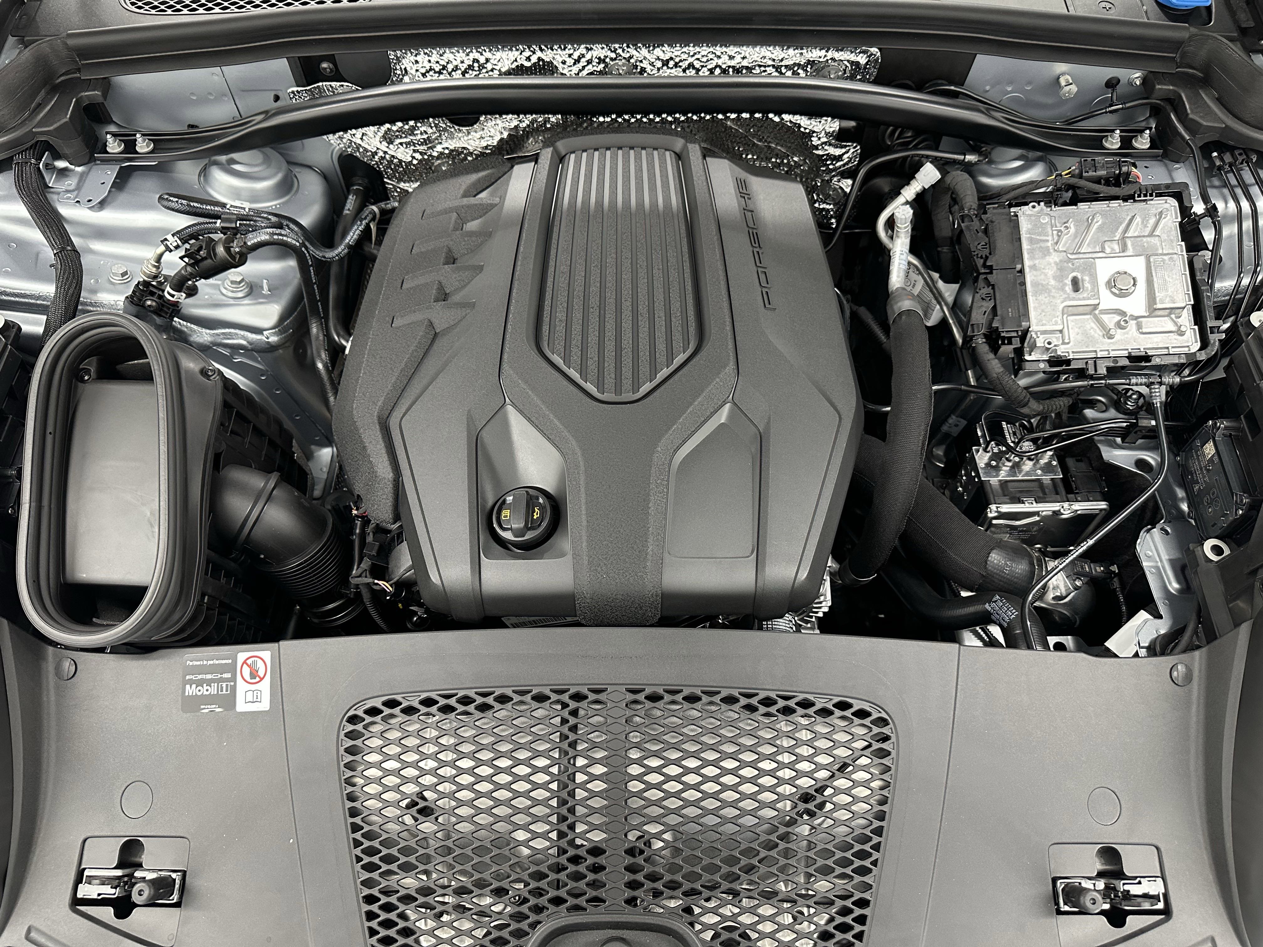 Certified 2025 Porsche Macan image 56