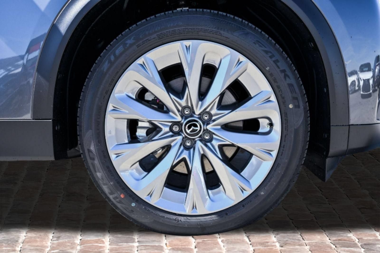 Used 2026 MAZDA CX-90 Plug-In Hybrid w/ Preferred AWD/4WD image 39