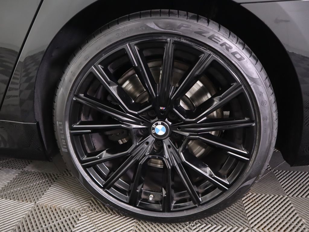Certified 2022 BMW 750i xDrive w/ Luxury Rear Seating Package image 32