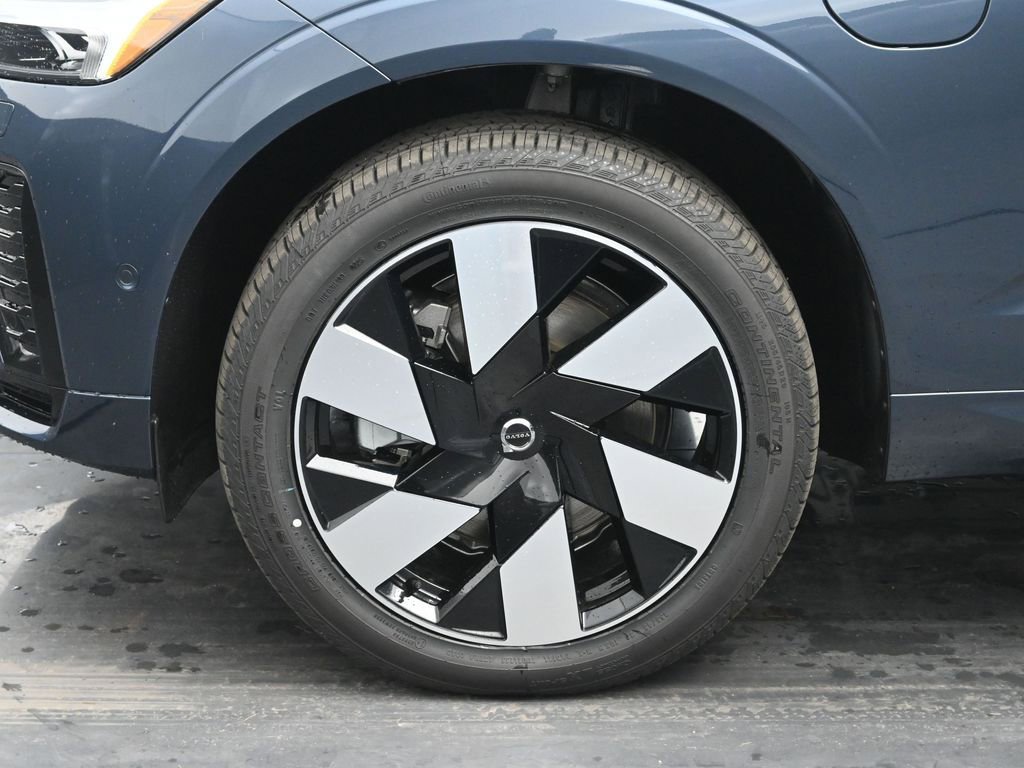 New 2025 Volvo XC60 T8 Plus w/ Protection Package Premier image 29