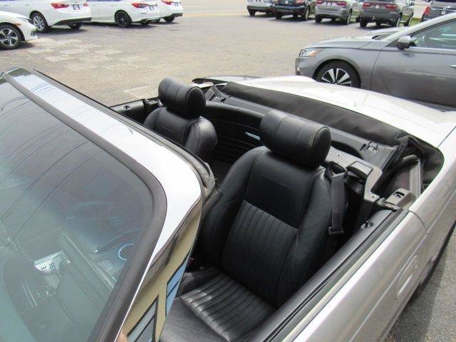 Used 2005 Ford Thunderbird RWD image 9