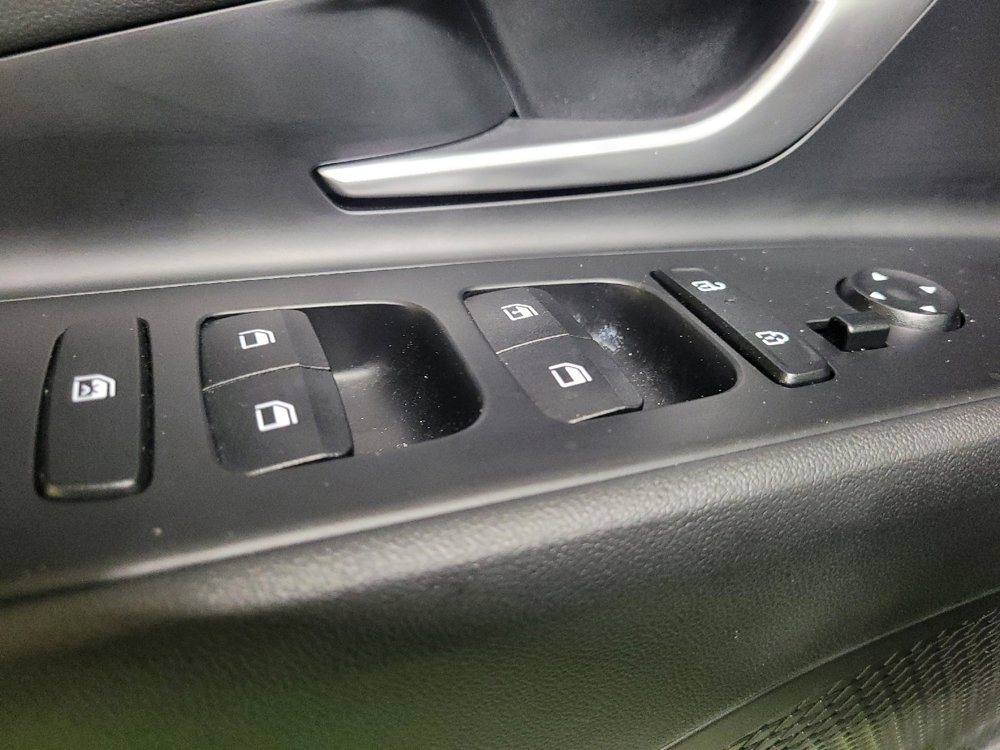 Used 2025 Hyundai Elantra SE FWD image 27