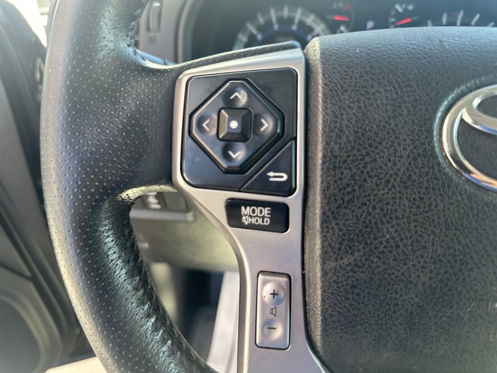 Used 2016 Toyota 4Runner Limited AWD/4WD image 13