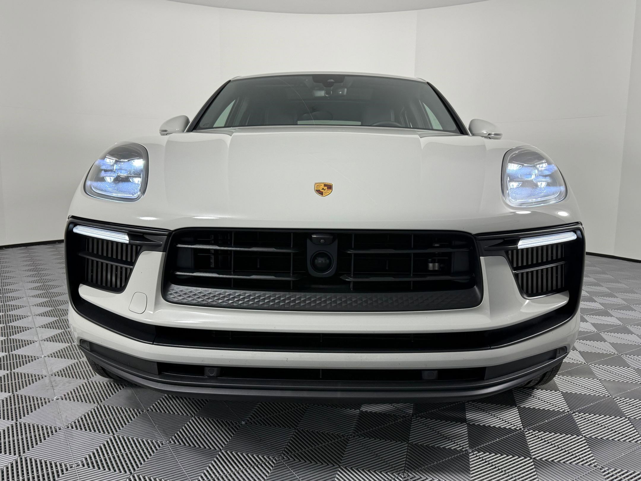 Certified 2024 Porsche Macan S image 6