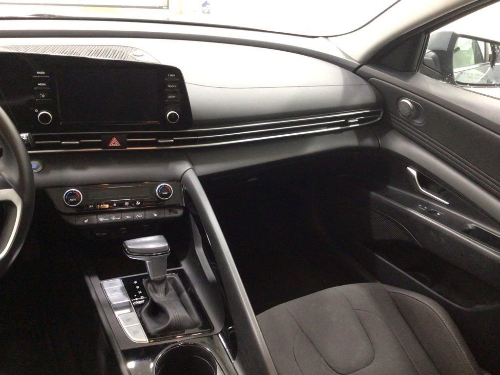 Used 2021 Hyundai Elantra SEL w/ Convenience + Premium Package image 31
