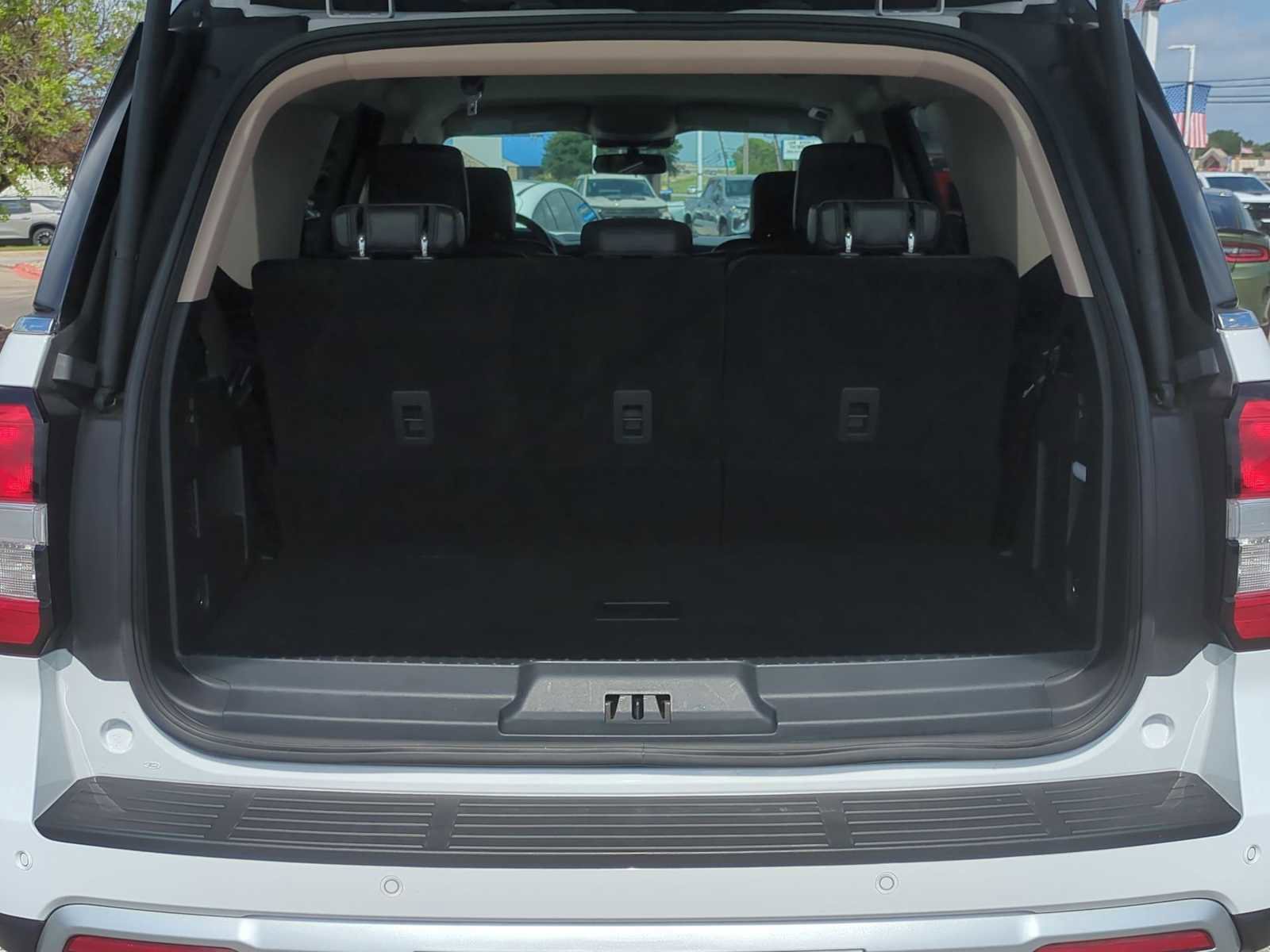 Used 2024 Ford Expedition XLT RWD image 26