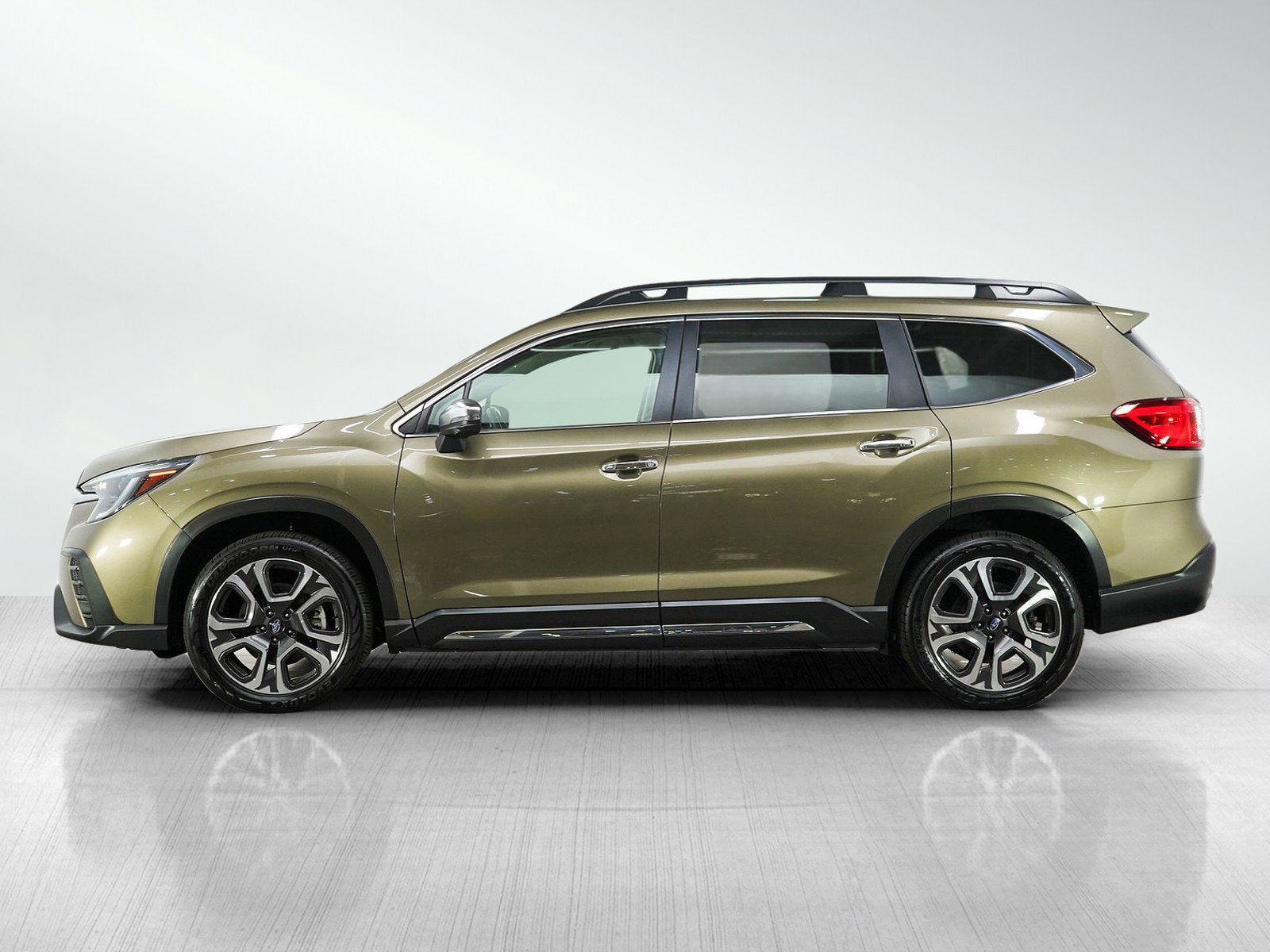 Used 2023 Subaru Ascent Touring AWD/4WD image 2