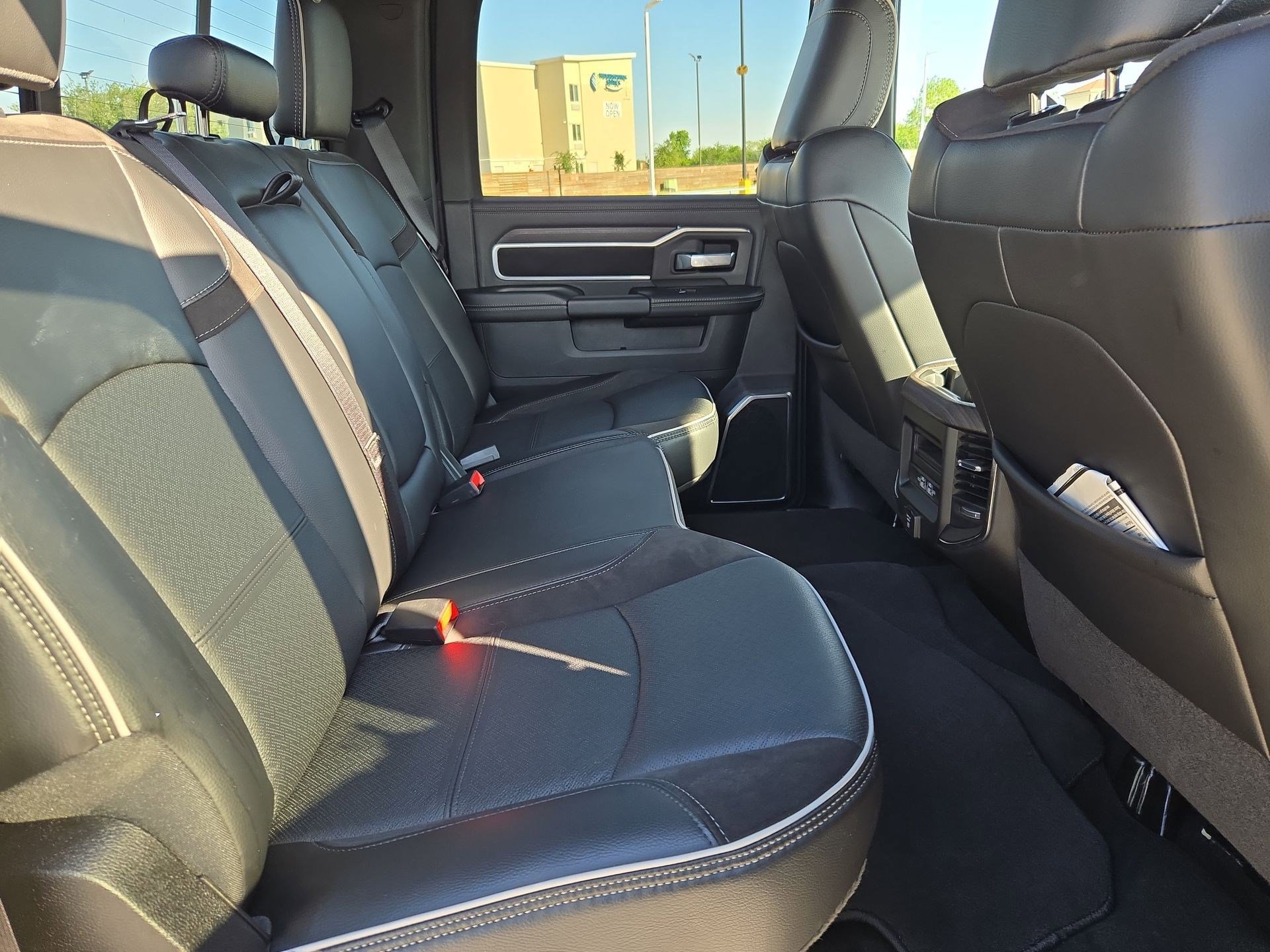 Used 2025 RAM 2500 Laramie AWD/4WD image 31