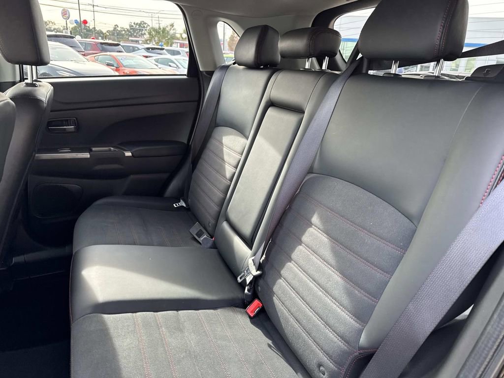 Used 2025 Mitsubishi Outlander Sport SE image 16