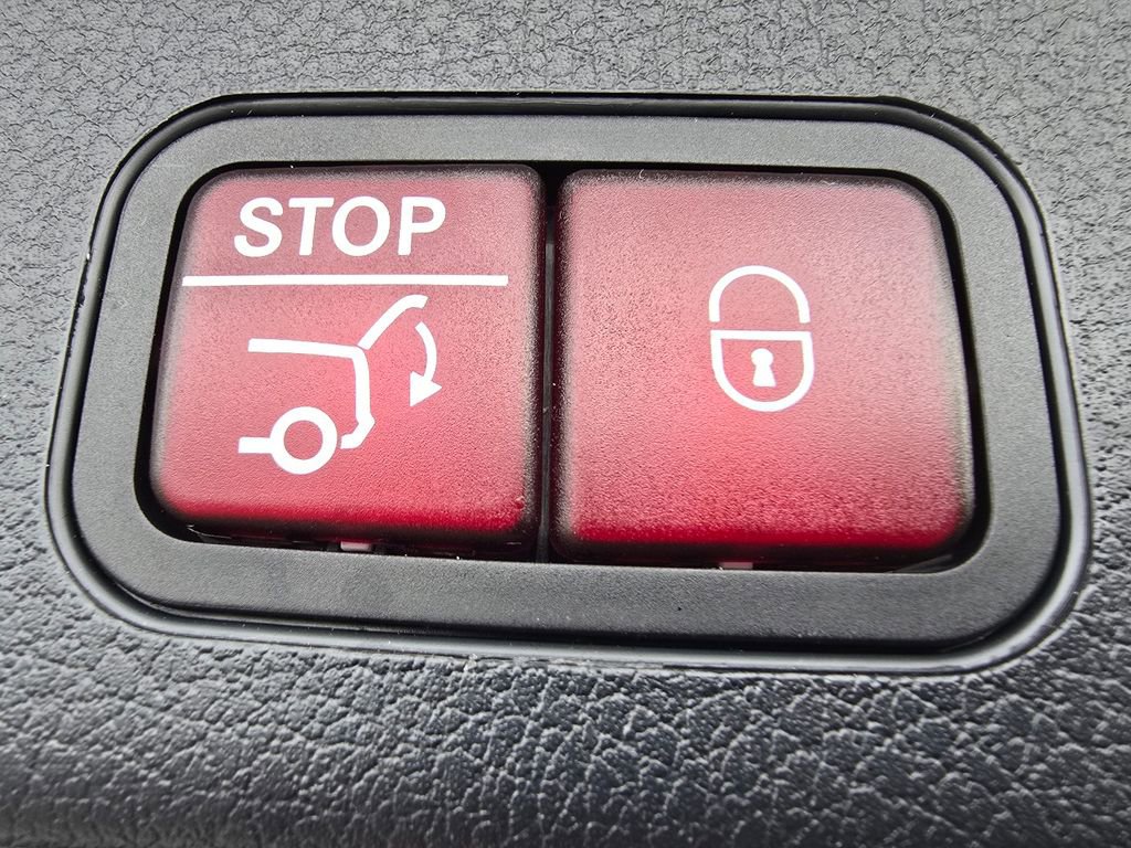 Used 2026 Mercedes-Benz GLB 250 4MATIC image 21