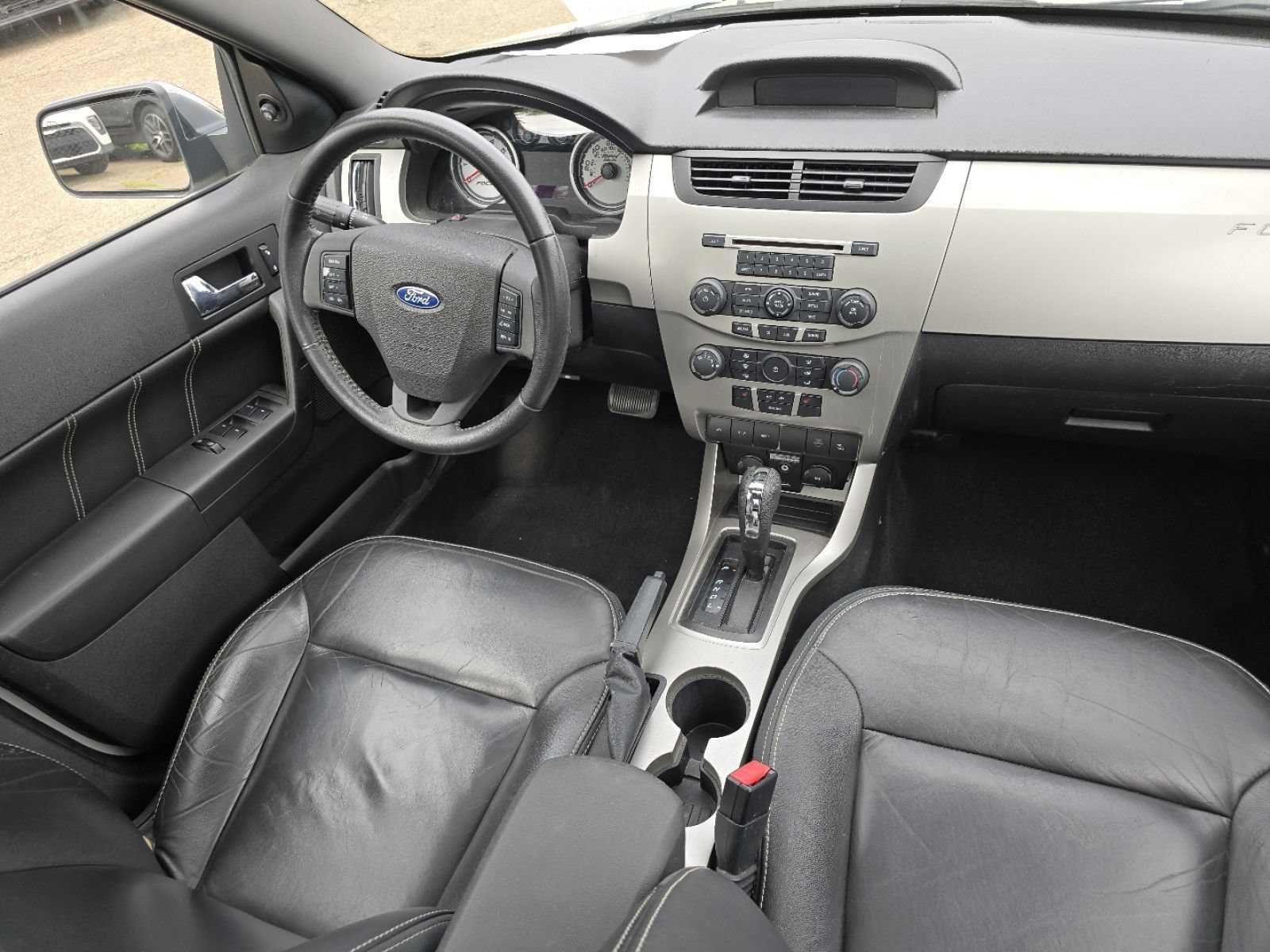 Used 2009 Ford Focus SEL FWD image 21