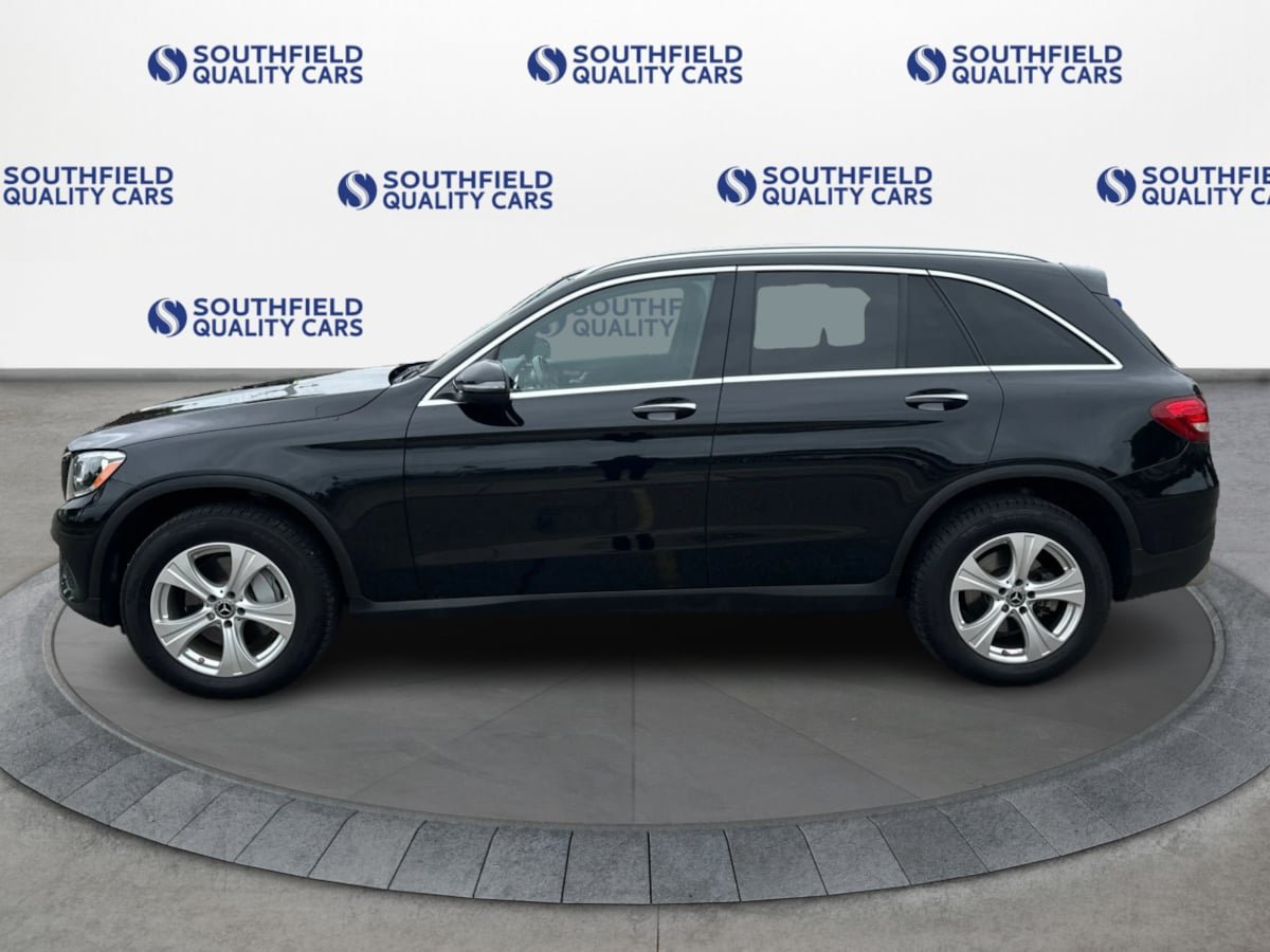 Used 2017 Mercedes-Benz GLC 300 4MATIC w/ Premium 1 Package image 3