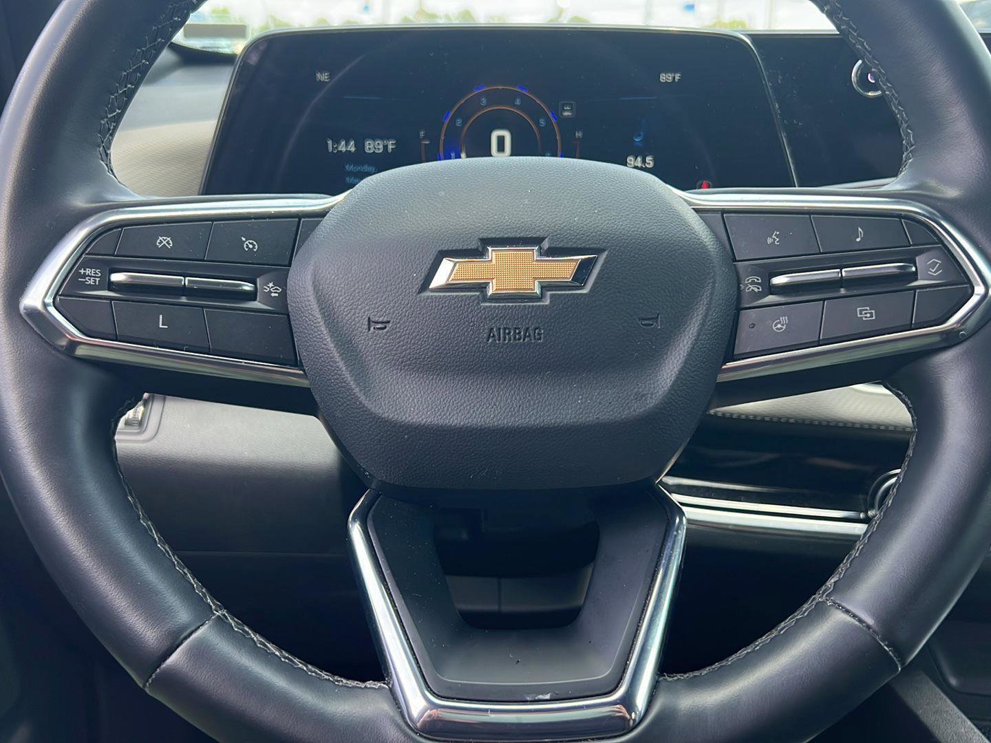 Used 2025 Chevrolet Equinox LT w/ Convenience Package II FWD image 13