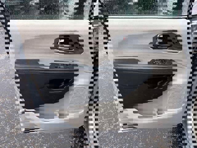 Used 2023 Chrysler Pacifica Touring-L image 10