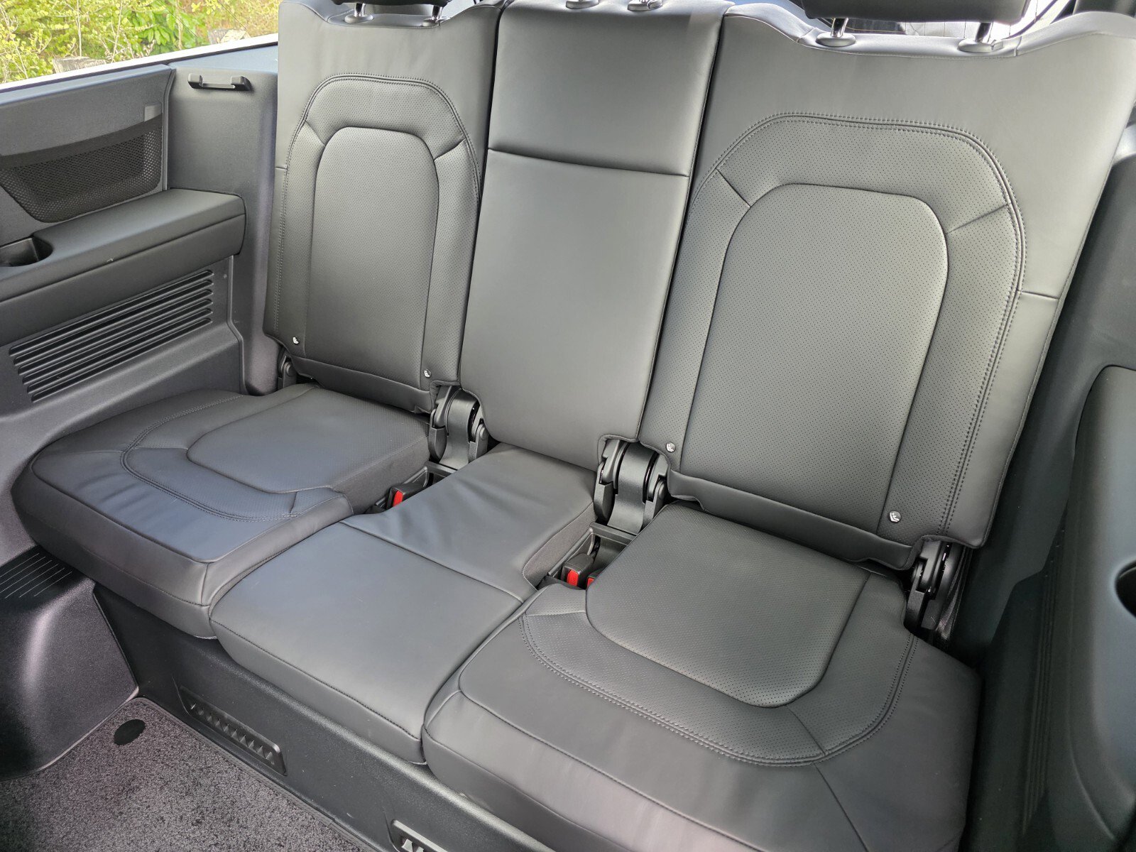 Used 2026 Land Rover Defender 130 S image 14