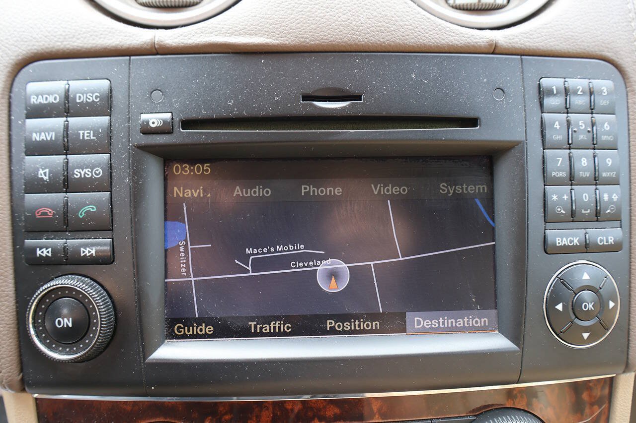 Used 2011 Mercedes-Benz GL 550 4MATIC image 34