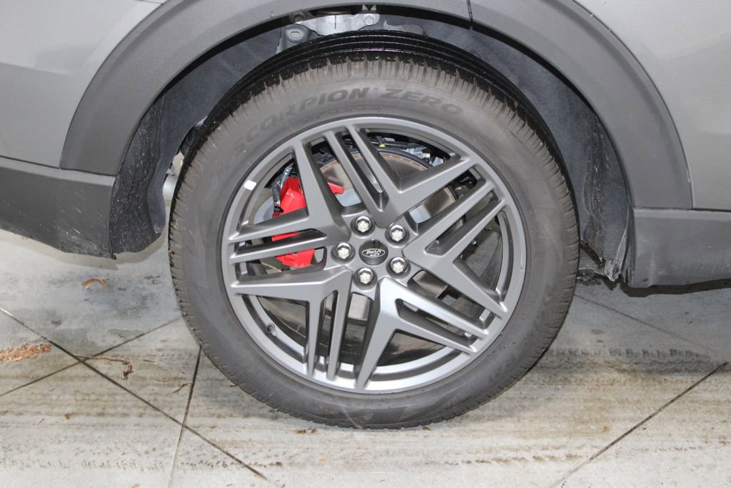 Used 2025 Ford Explorer ST-Line w/ ST-Line Street Pack image 14