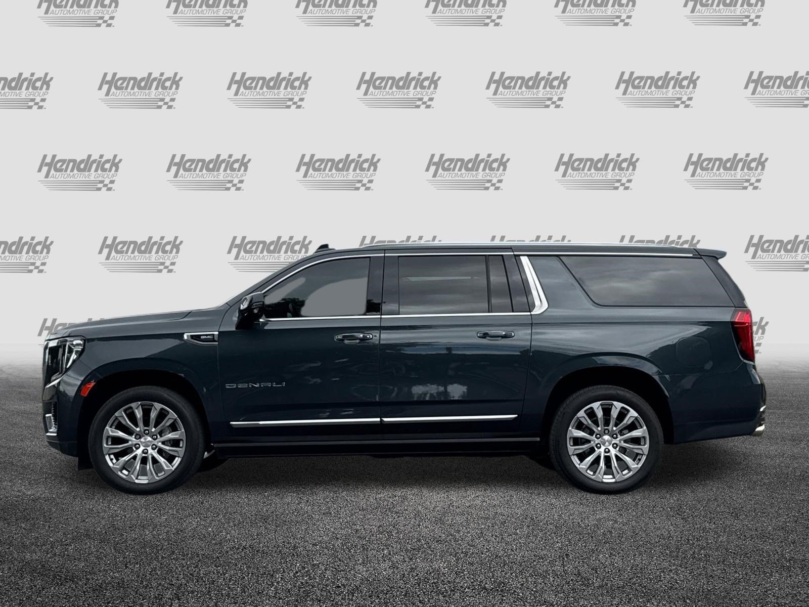Used 2022 GMC Yukon XL Denali AWD/4WD image 6