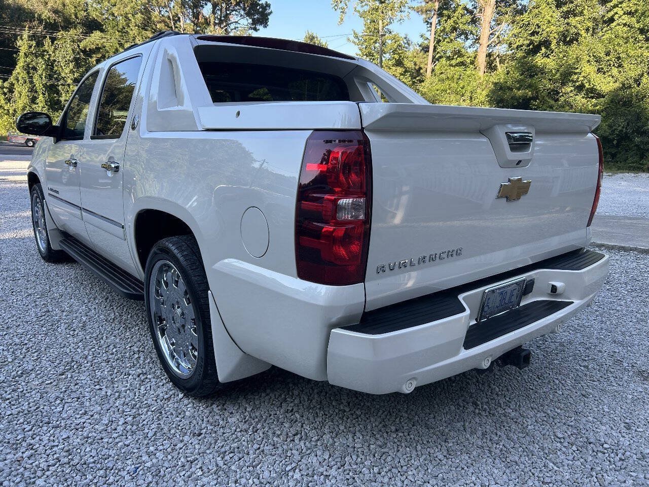 Used 2013 Chevrolet Avalanche LTZ AWD/4WD image 3