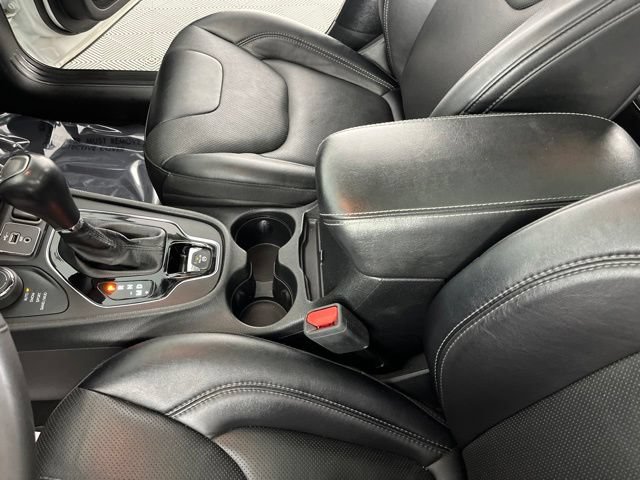 Used 2022 Jeep Cherokee Limited AWD/4WD image 29