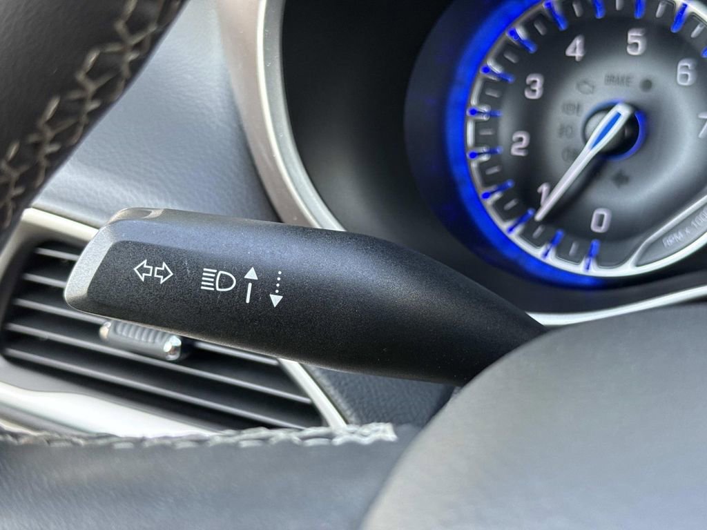 Used 2023 Chrysler Voyager LX FWD image 35