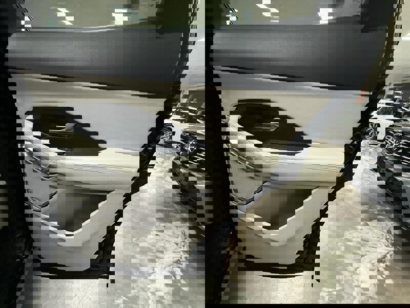 Used 2022 Jaguar E-PACE SE image 11