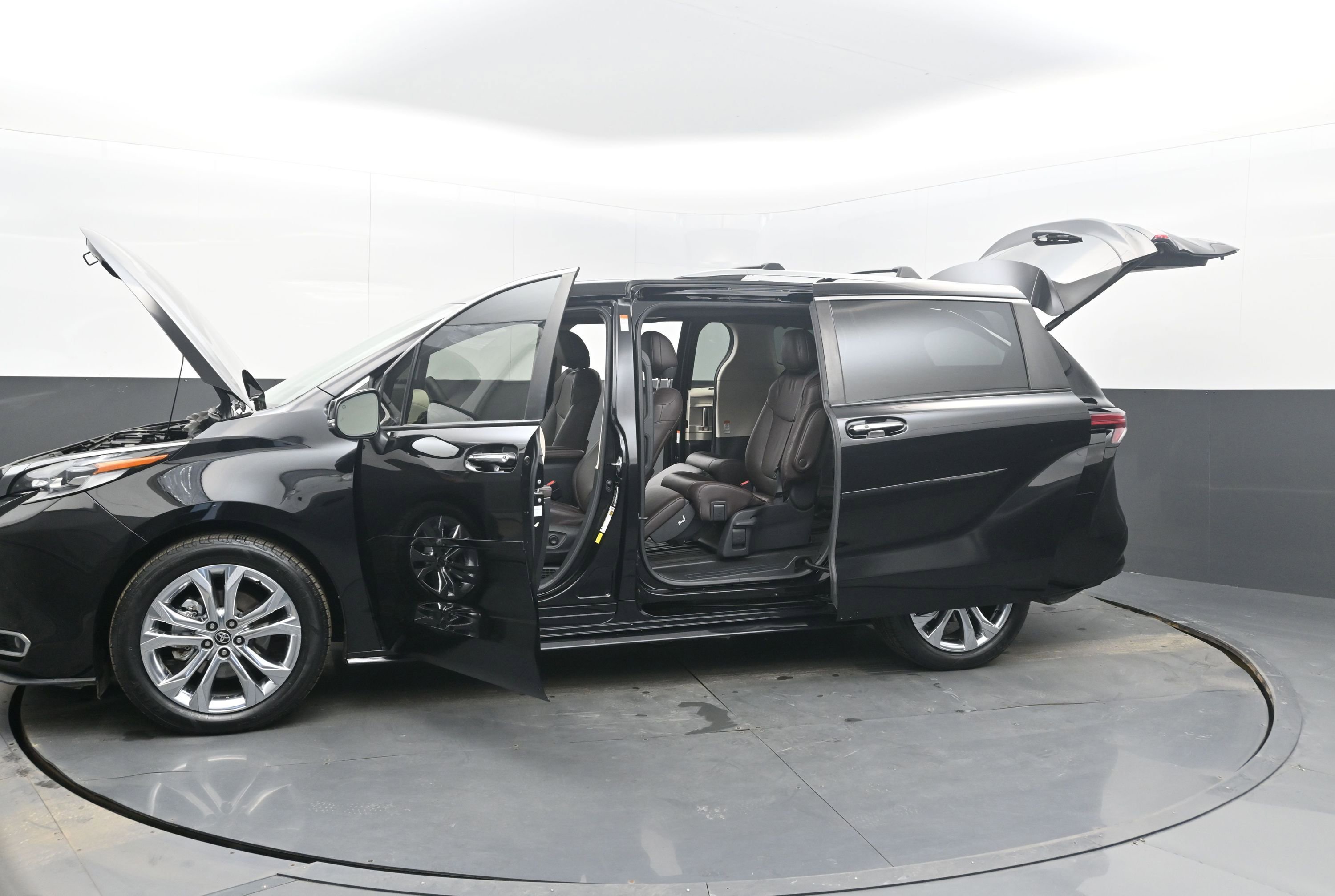 Used 2022 Toyota Sienna Platinum image 44
