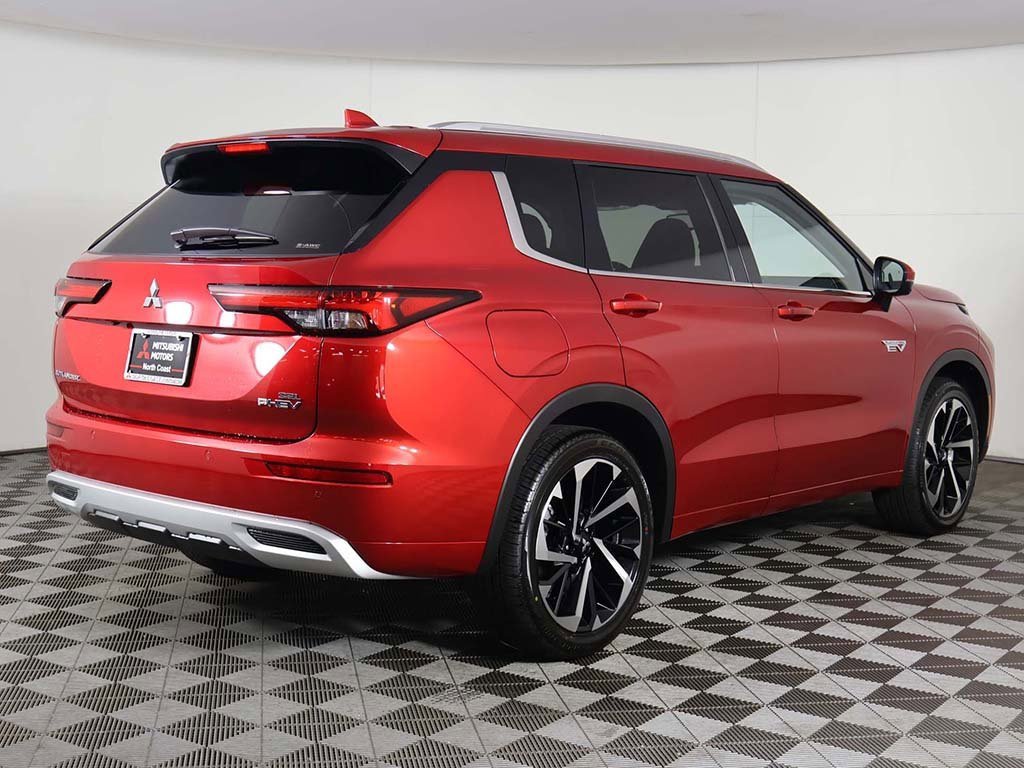 New 2025 Mitsubishi Outlander SEL image 13
