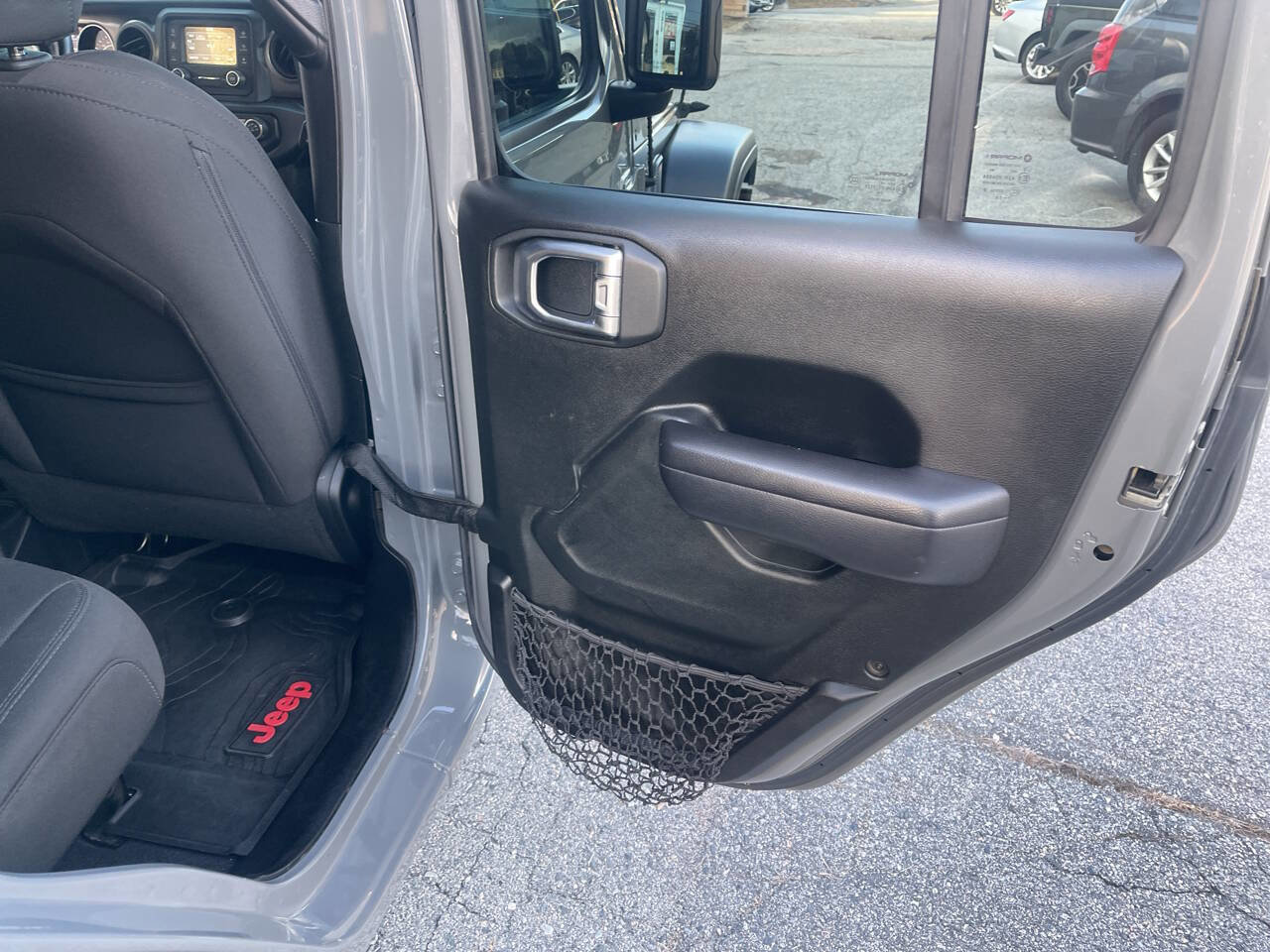 Used 2018 Jeep Wrangler Unlimited Sport S image 23