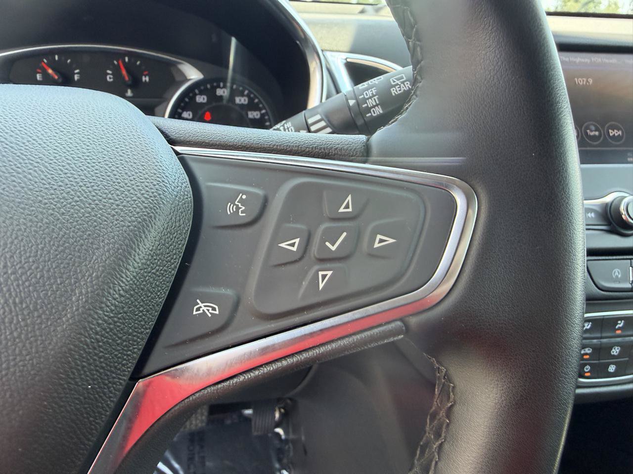 Used 2024 Chevrolet Equinox LT FWD image 28