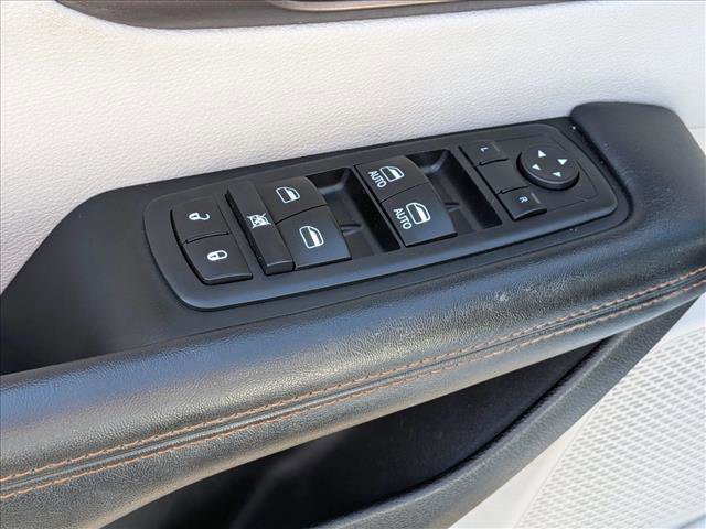 Used 2017 Chrysler Pacifica Touring-L image 12