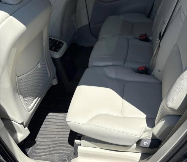 Used 2025 Volvo XC90 T8 Plus w/ Protection Package Premier AWD/4WD image 4