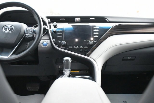Used 2020 Toyota Camry XLE image 11