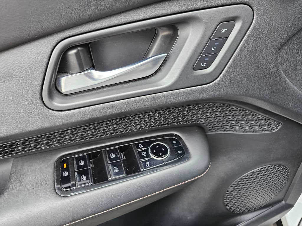 Used 2024 Nissan Ariya AWD image 25