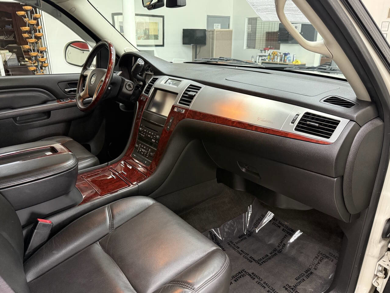 Used 2014 Cadillac Escalade Premium AWD/4WD image 19