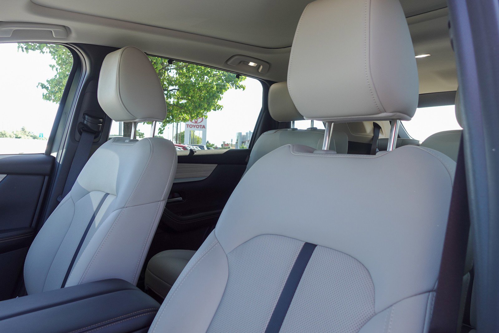 Used 2024 MAZDA CX-90 Plug-In Hybrid w/ Premium Pkg image 10