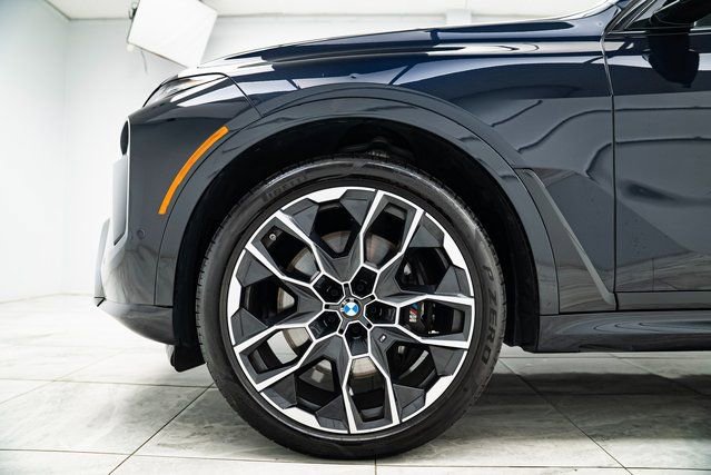 Used 2026 BMW X7 M60i image 16