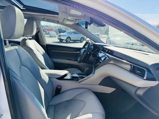 Used 2020 Toyota Camry XSE image 19