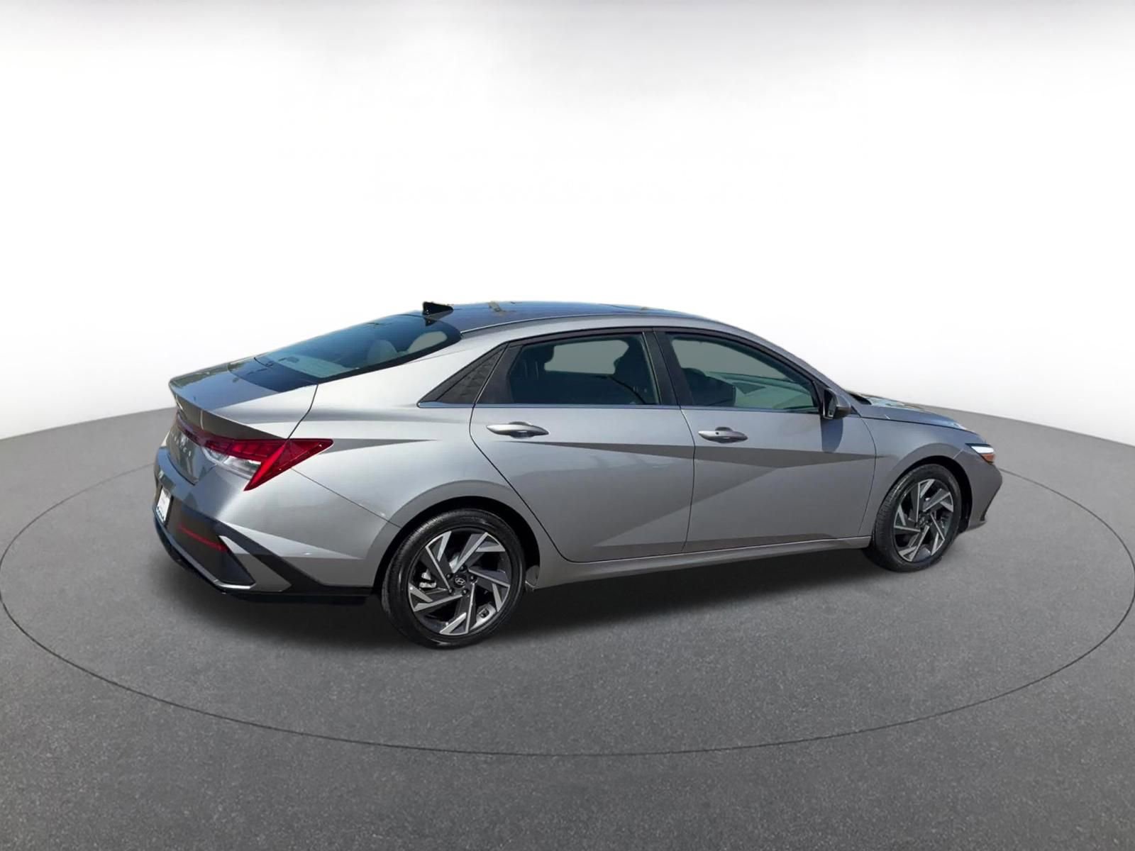 Used 2025 Hyundai Elantra SEL FWD image 15