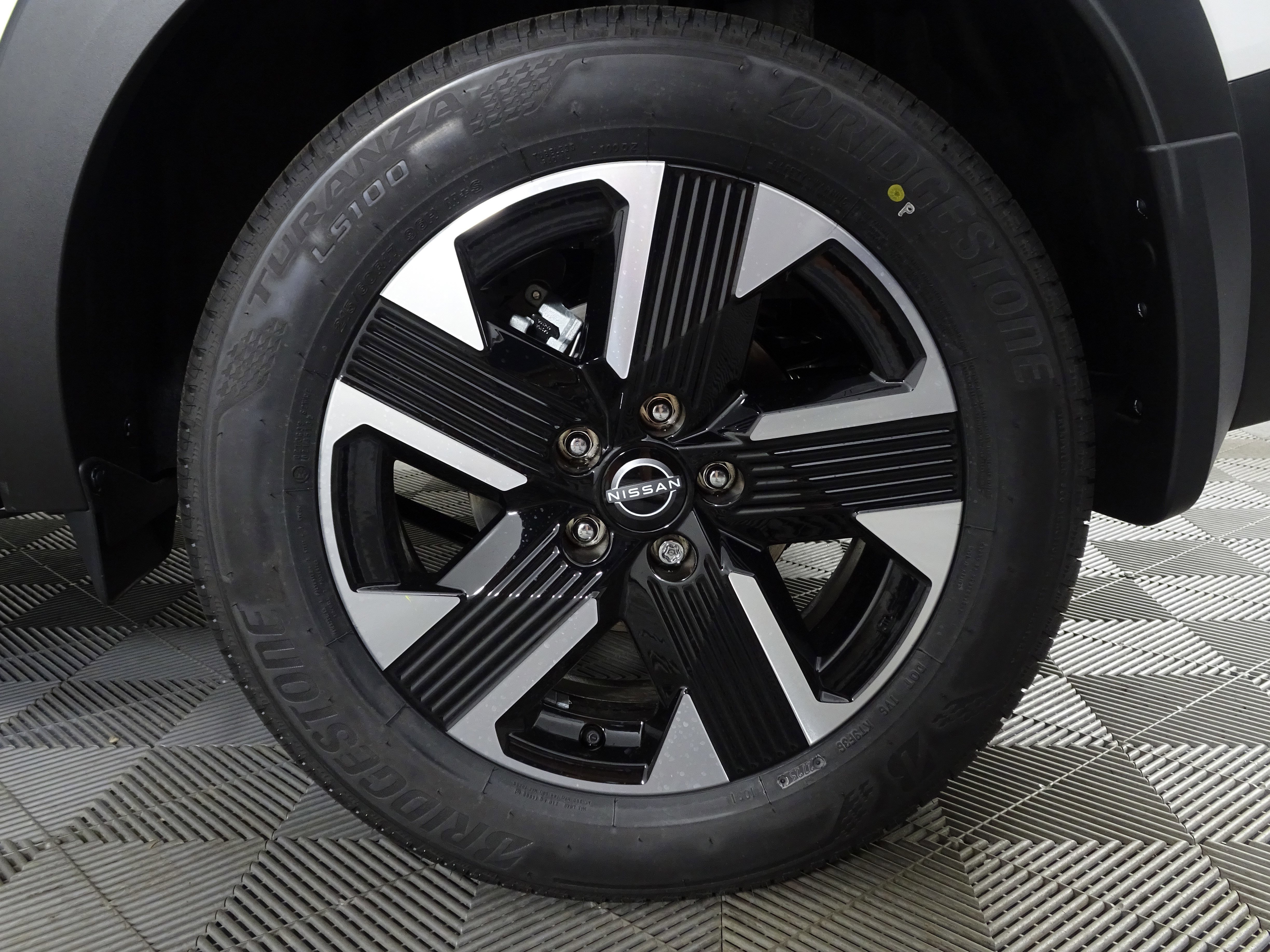 New 2025 Nissan Kicks SV w/ SV Premium Package image 13