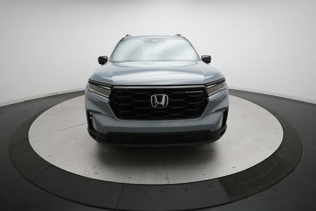 Certified 2025 Honda Pilot Black Edition image 11