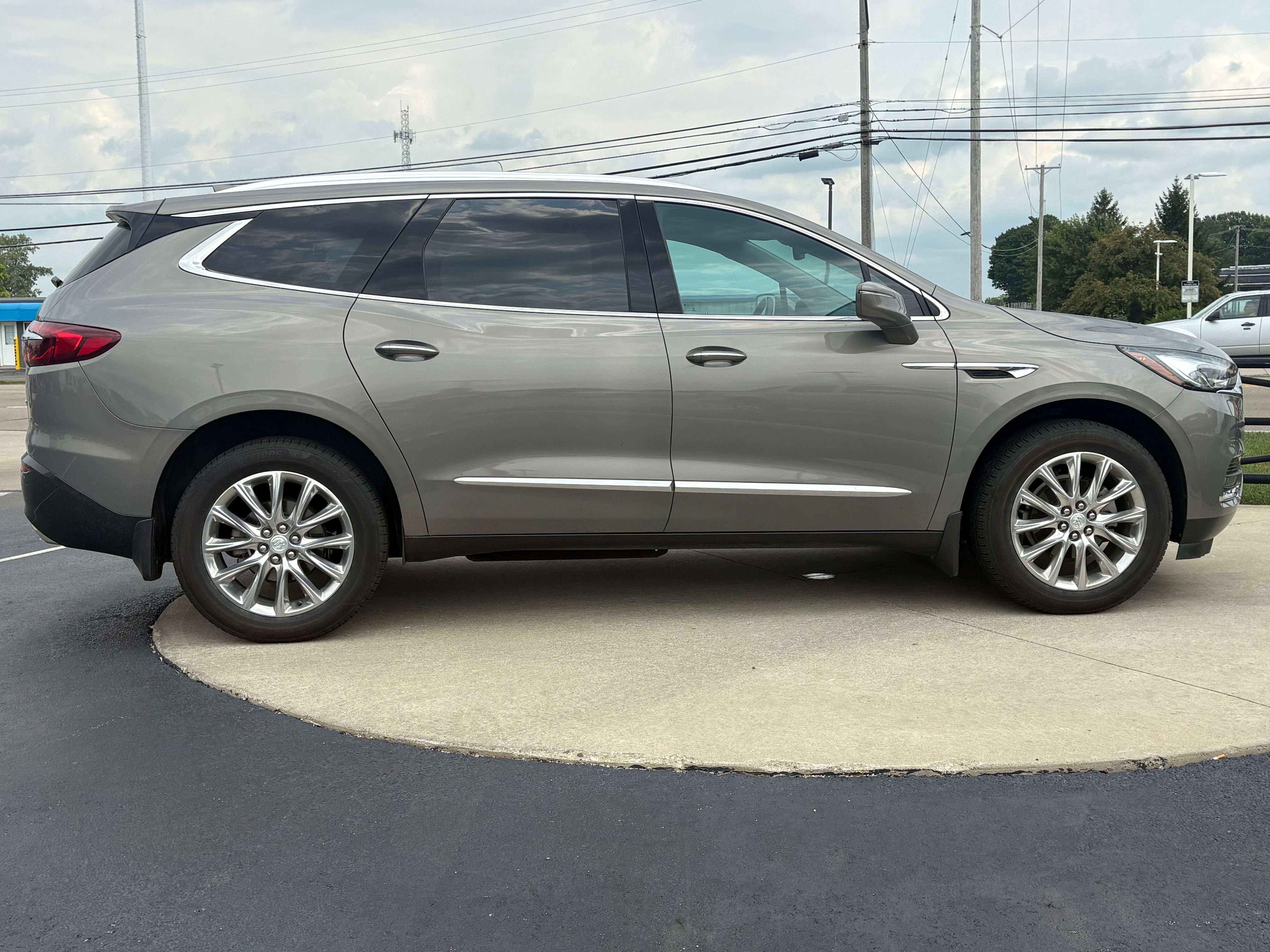 Used 2019 Buick Enclave Premium w/ Experience Buick Package FWD image 8